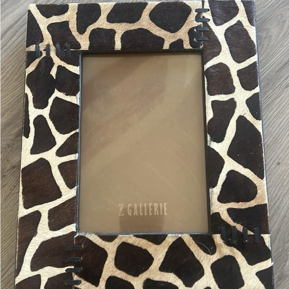 Z-Gallery Giraffe print picture frame.